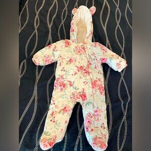 Floral print baby snowsuit size 6-9 months